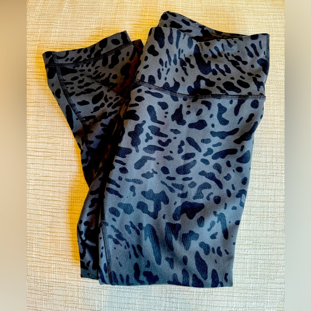 Lululemon cropped leggings, Size: 6